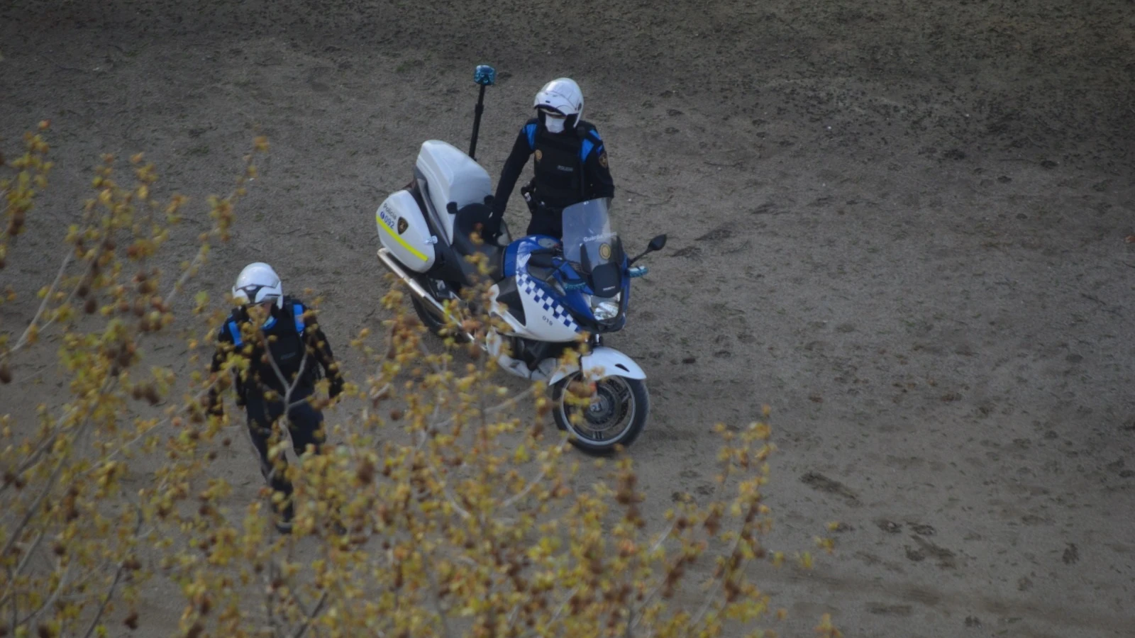 Rescatan a un niño de tres años tras caer en un sumidero de tres metros