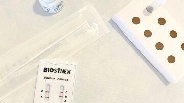 Así son los nuevos test de antígenos (de venta en farmacias) que detectan si tienes gripe o COVID