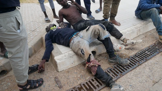 Especial Los Nadie | Un migrante herido al cruzar la valla de Melilla tras la tragedia de Nador.  Especial Los Nadie | Un migrante herido al cruzar la valla de Melilla tras la tragedia de Nador.