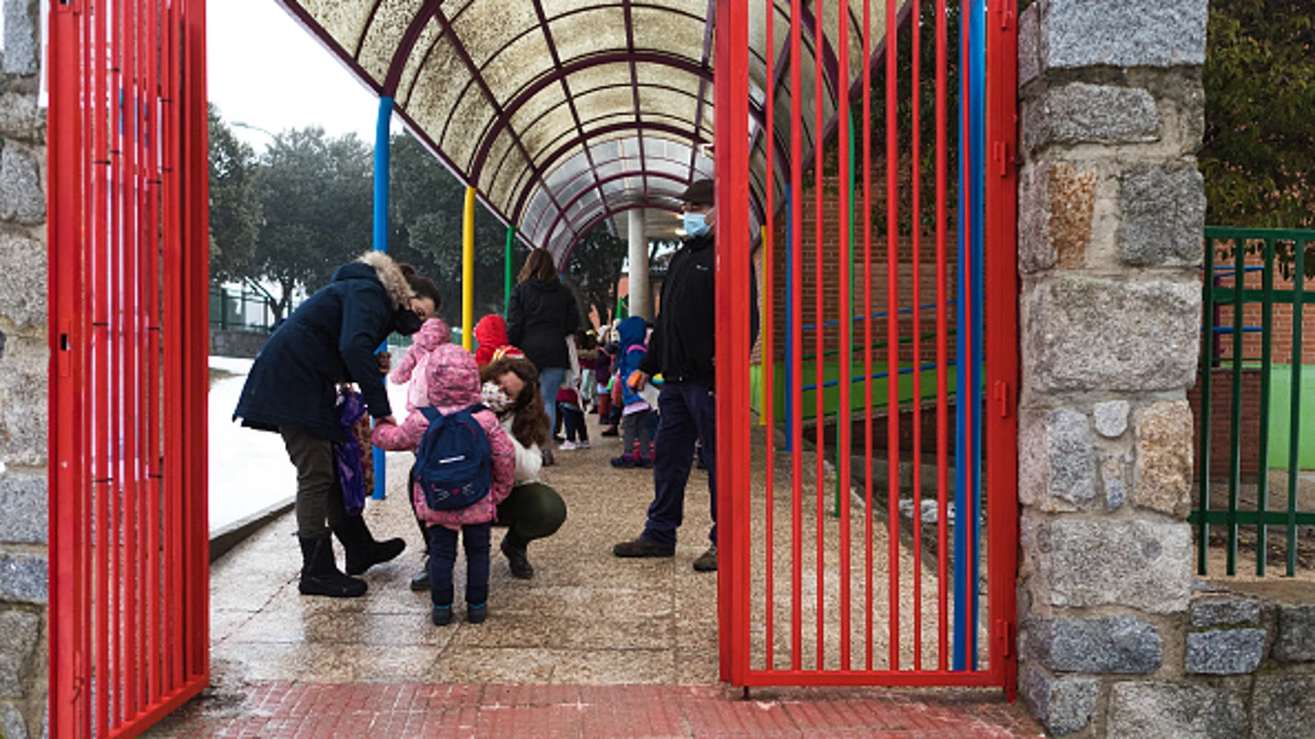 Caso similar al de niña olvidada en bus se vivió hace 16 años en el mismo centro Caso similar al de niña olvidada en bus se vivió hace 16 años en el mismo centro