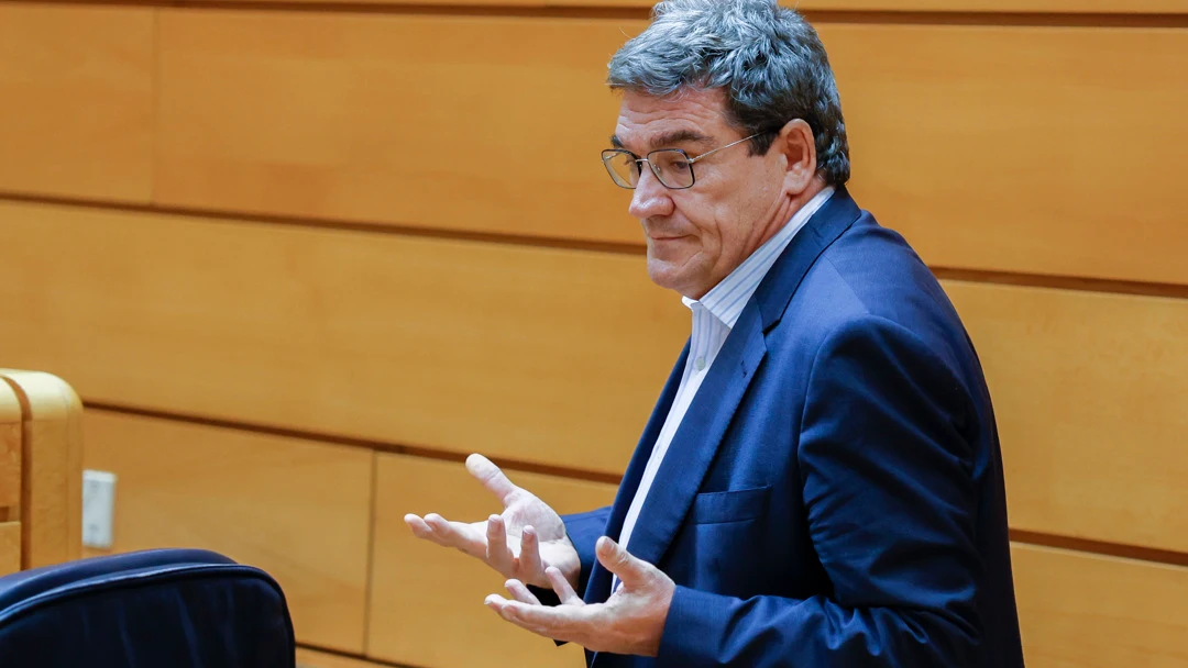 El ministro de Inclusión, Seguridad Social y Migraciones, José Luis Escrivá, durante un pleno en el Senado