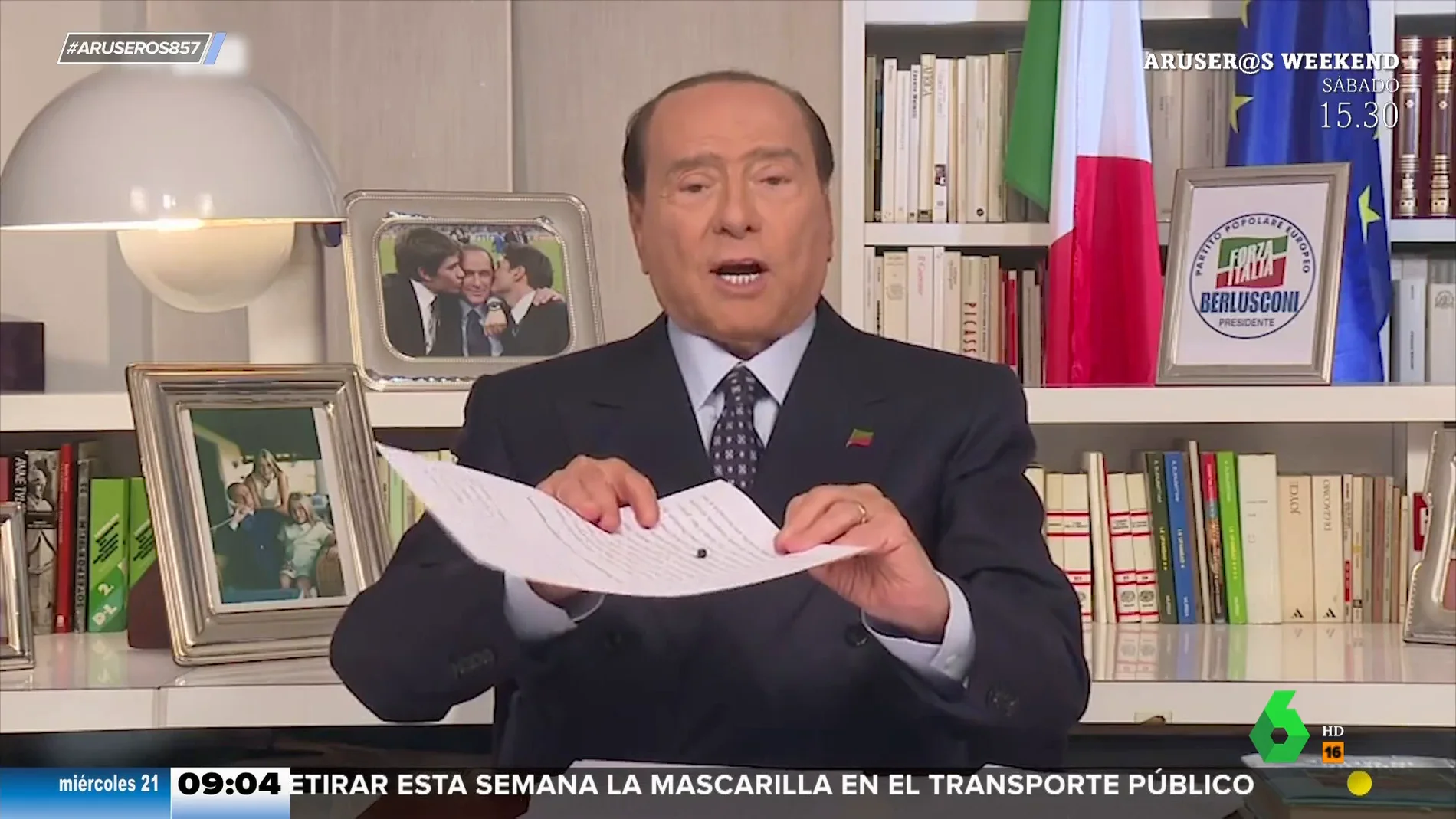 Berlusconi mata a una mosca en directo y presume de belleza: "Estoy en plena forma"