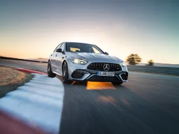 Casi 700 CV procedentes de un cuatro cilindros: así es la fórmula del nuevo Mercedes-AMG C 63 S E Performance Casi 700 CV procedentes de un cuatro cilindros: así es la fórmula del nuevo Mercedes-AMG C 63 S E Performance