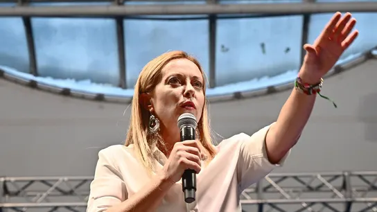 VÍDEO | El polémico saludo fascista del consejero del partido de Giorgia Meloni en un funeral VÍDEO | El polémico saludo fascista del consejero del partido de Giorgia Meloni en un funeral