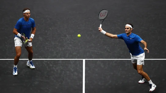 Rafa Nadal y Roger Federer, jugando un partido de dobles en la Laver Cup 2017 Rafa Nadal y Roger Federer, jugando un partido de dobles en la Laver Cup 2017