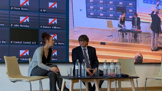 El expresidente de la Generalitat Carles Puigdemont (d) antes de la conferencia "The Contestation of Statehood and Sovereignty in Europe: The Case of Catalonia" El expresidente de la Generalitat Carles Puigdemont (d) antes de la conferencia "The Contestation of Statehood and Sovereignty in Europe: The Case of Catalonia"