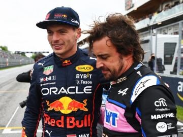 Fernando Alonso, con Verstappen