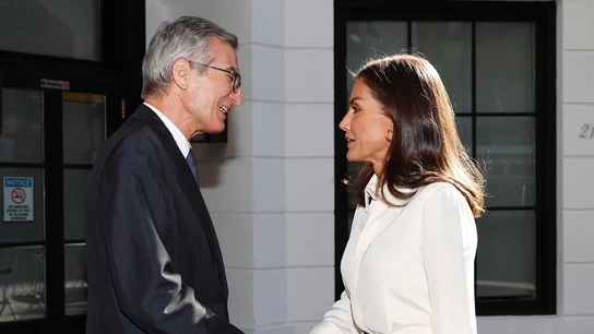 a reina Letizia saluda al embajador de España en Estados Unidos, Santiago Cabanas a reina Letizia saluda al embajador de España en Estados Unidos, Santiago Cabanas