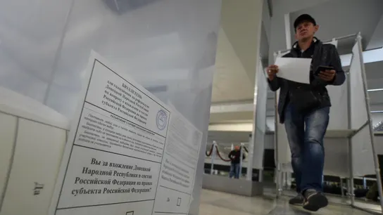 Refugiados de Ucrania votan en el referéndum de adhesión a Rusia en un colegio electoral en Sebastopol, en Crimea. Refugiados de Ucrania votan en el referéndum de adhesión a Rusia en un colegio electoral en Sebastopol, en Crimea.