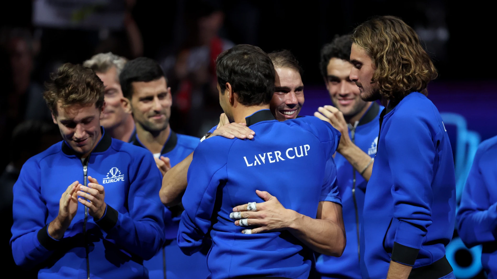 El abrazo entre Roger Fededer y Rafa Nadal