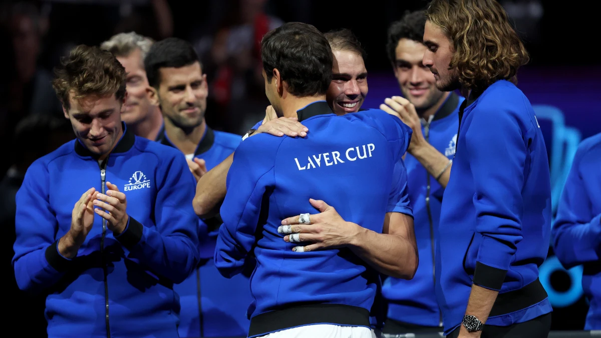 El abrazo entre Roger Fededer y Rafa Nadal