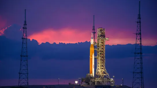 La NASA vuelve a retrasar el lanzamiento de la misión Artemis I por una tormenta tropical La NASA vuelve a retrasar el lanzamiento de la misión Artemis I por una tormenta tropical