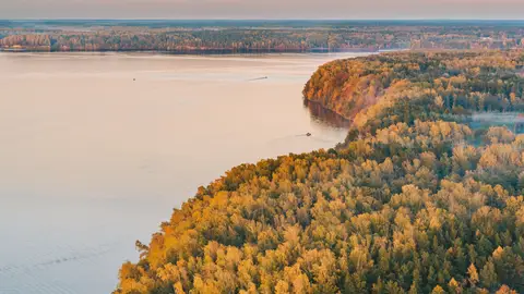 Kaunas district. Lago Kaunas district, autumn, lake. Cortesia de ©Andrius Aleksandravicius_Lithuania Travel
