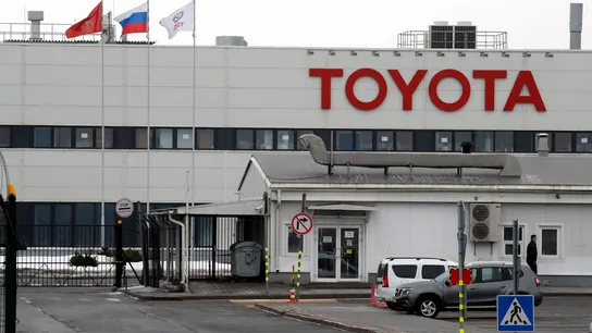 Toyota pone fin a la producción de vehículos en Rusia Toyota pone fin a la producción de vehículos en Rusia