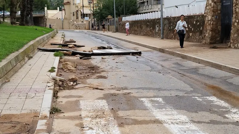 Las fuertes lluvias en Tarragona provocan inundaciones y cortes de carreteras 