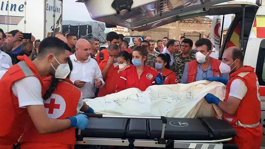 Mueren 87 personas en el naufragio de una barcaza en la costa siria  Mueren 87 personas en el naufragio de una barcaza en la costa siria