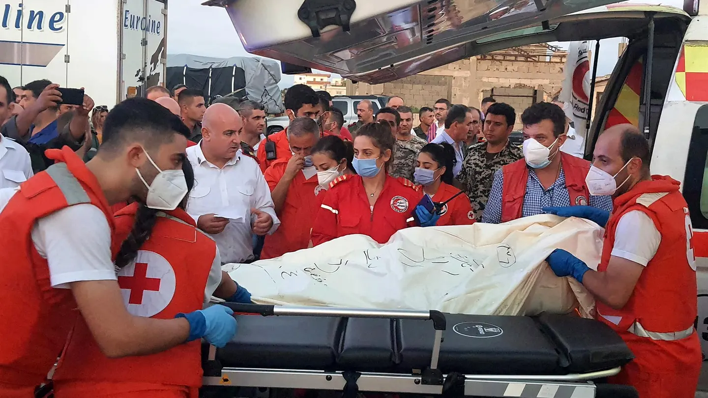 Mueren 87 personas en el naufragio de una barcaza en la costa siria Mueren 87 personas en el naufragio de una barcaza en la costa siria