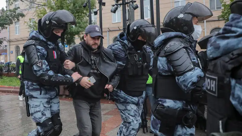 Más de 680 detenidos en nuevas protestas contra la movilización de Putin