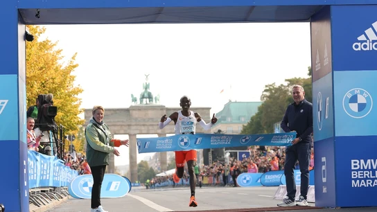 Eliud Kipchoge en el momento de la victoria en Berlín Eliud Kipchoge en el momento de la victoria en Berlín