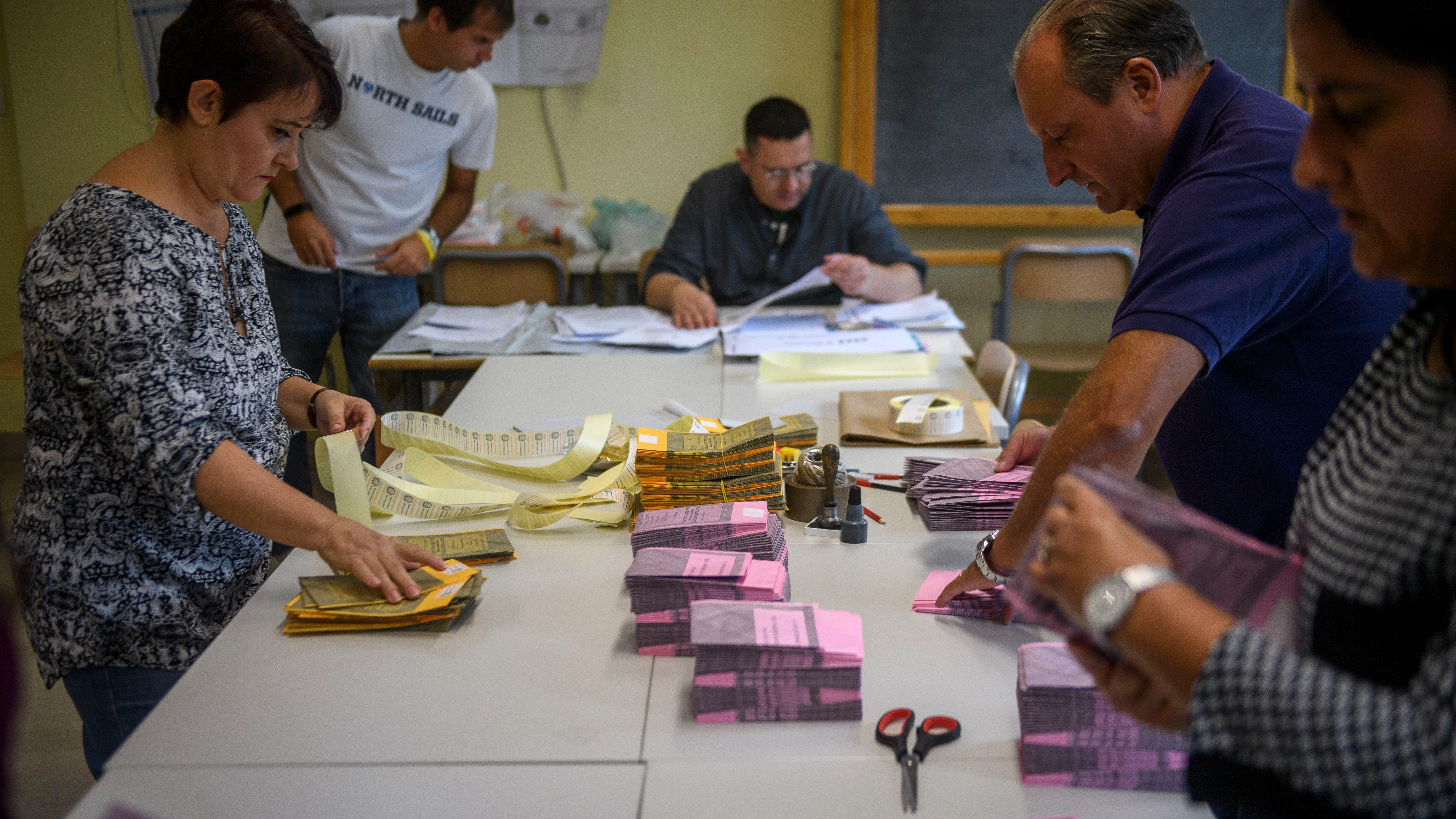 ¿Quiénes son los interventores y los apoderados de las mesas electorales?