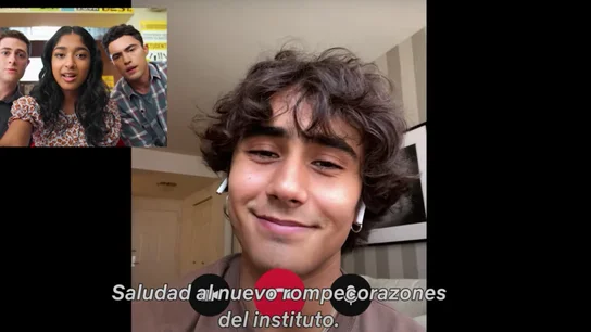 Los protagonistas de 'Yo nunca' conocen a la nueva incorporación al reparto Los protagonistas de 'Yo nunca' conocen a la nueva incorporación al reparto