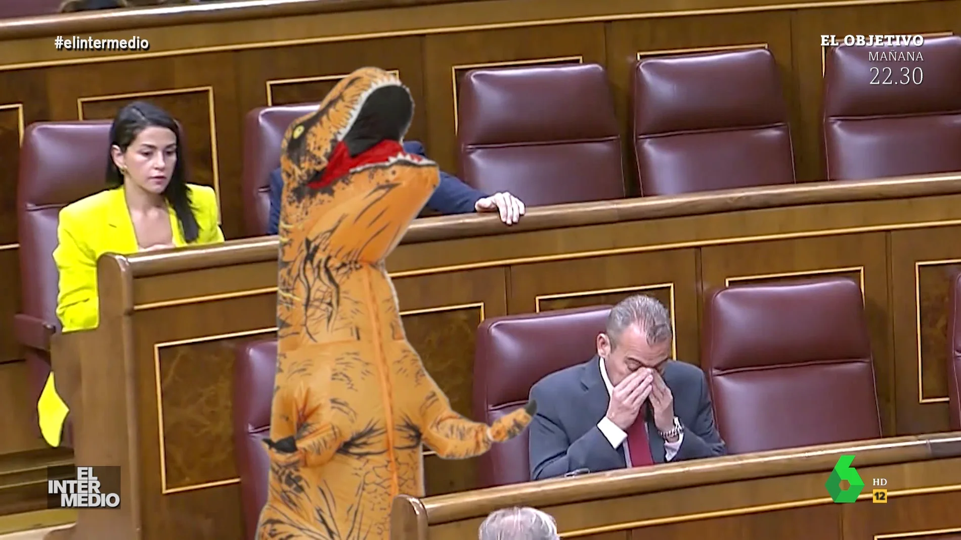 Se cuela un dinosaurio en el Congreso