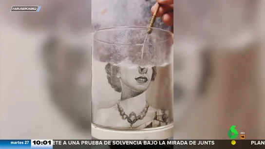 El hipnótico proceso de creación de estos espectaculares retratos de Isabel II en arena El hipnótico proceso de creación de estos espectaculares retratos de Isabel II en arena