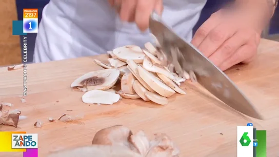 Así fue el momento en el que Lorena Castell se cortó el dedo al cocina en Masterchef: "¡Me he cortado la uña mala!" Así fue el momento en el que Lorena Castell se cortó el dedo al cocina en Masterchef: "¡Me he cortado la uña mala!"