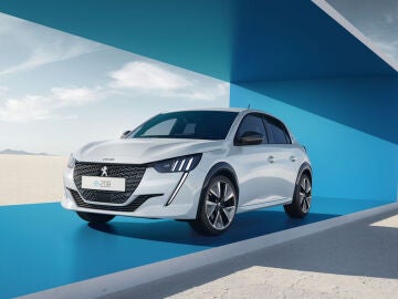 El eléctrico más pequeño de Peugeot se actualiza y alcanza los 400 km de autonomía