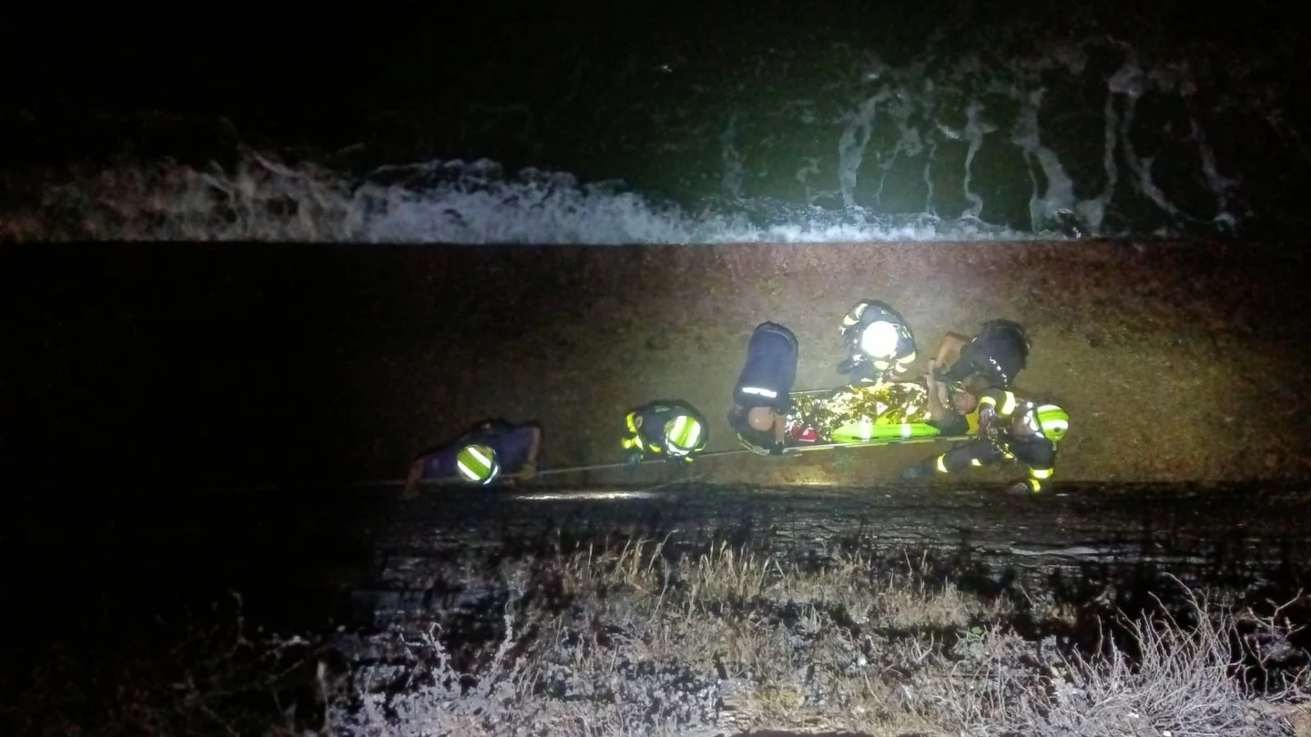 Investigan la caída al mar de un hombre desde una altura de 15 metros tras ser rescatado semiinconsciente Investigan la caída al mar de un hombre desde una altura de 15 metros tras ser rescatado semiinconsciente