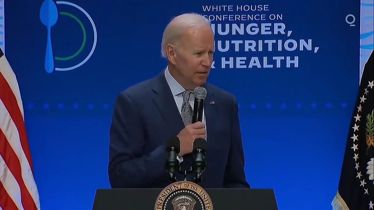 Nuevo lapsus de Biden: se confunde al buscar en un acto a una congresista republicana muerta