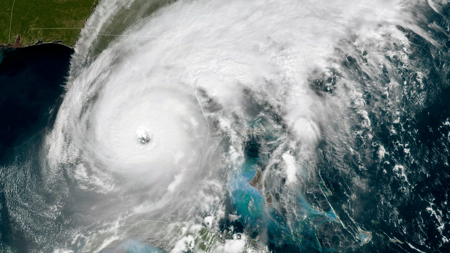 El ojo del huracán Ian acercándose a la costa suroeste de Florida. el ojo del huracán Ian acercándose a la costa suroeste de Florida.