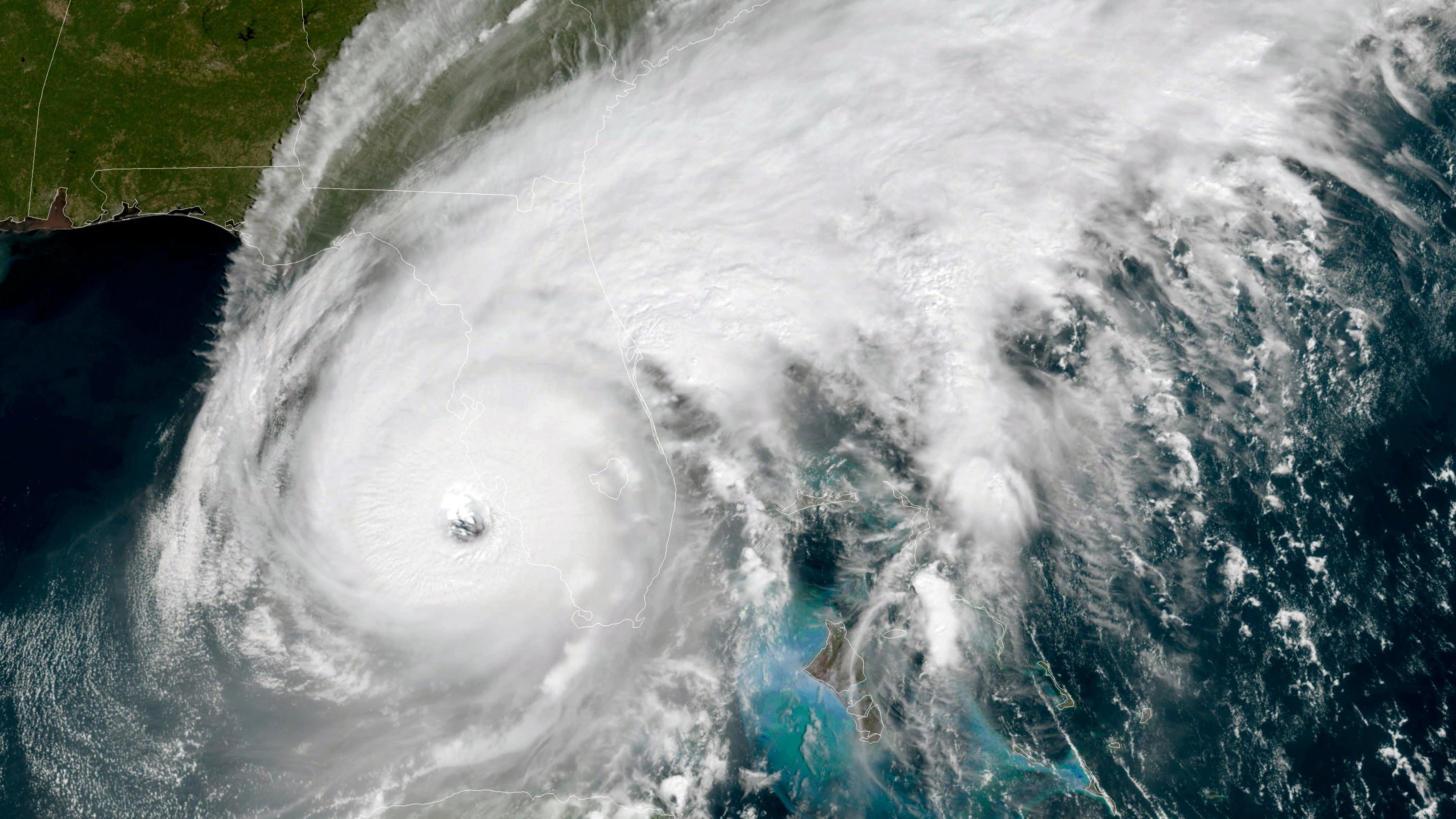 el ojo del huracán Ian acercándose a la costa suroeste de Florida.
