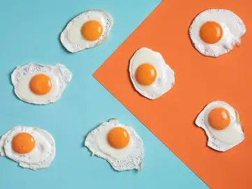 Fritos, revueltos, en tortilla o como quieras: estos son los huevos que se pueden tomar a la semana 