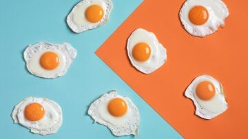 Fritos, revueltos, en tortilla o como quieras: estos son los huevos que se pueden tomar a la semana 