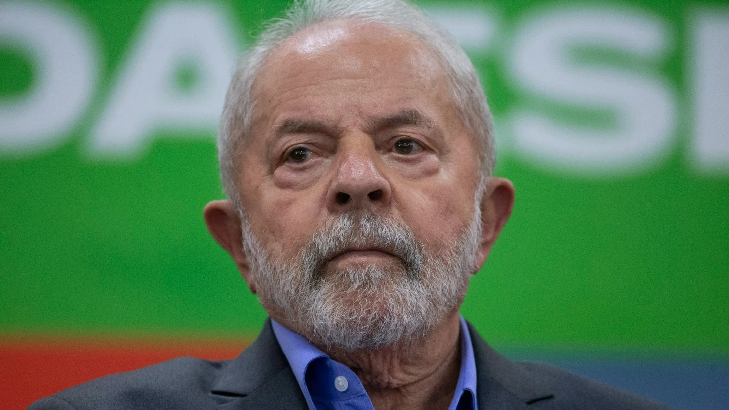 De presidiario a presidente de Brasil: Lula da Silva permanece favorito en las encuestas de este domingo De presidiario a presidente de Brasil: Lula da Silva permanece favorito en las encuestas de este domingo