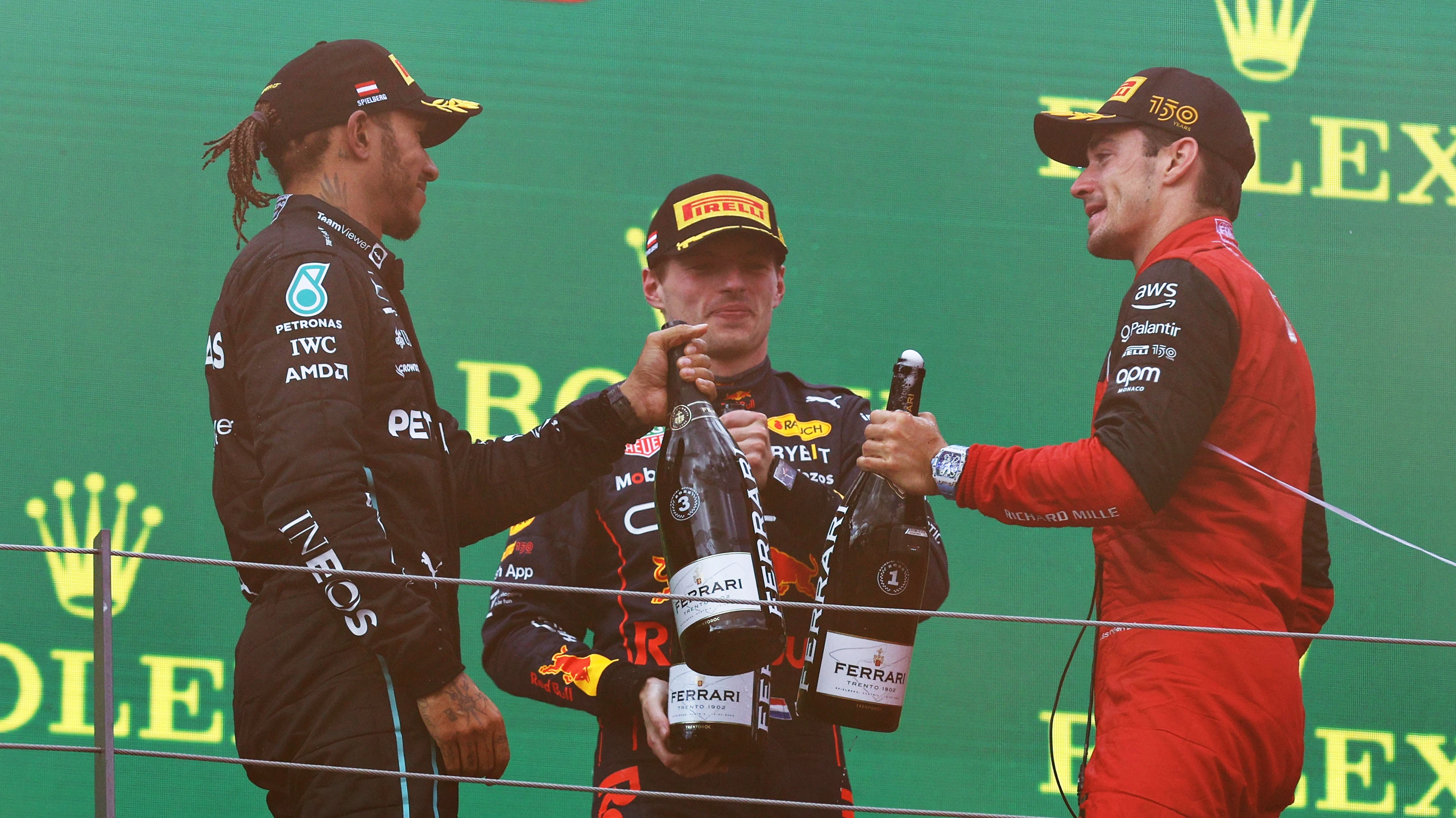 Max Verstappen, Lewis Hamilton y Charles Leclerc, compartiendo podio