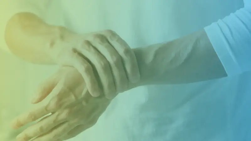 ¿Cuáles son los síntomas de la artritis reumatoide? Así avisa esta enfermedad que afecta (sobre todo) a personas en edad laboral 