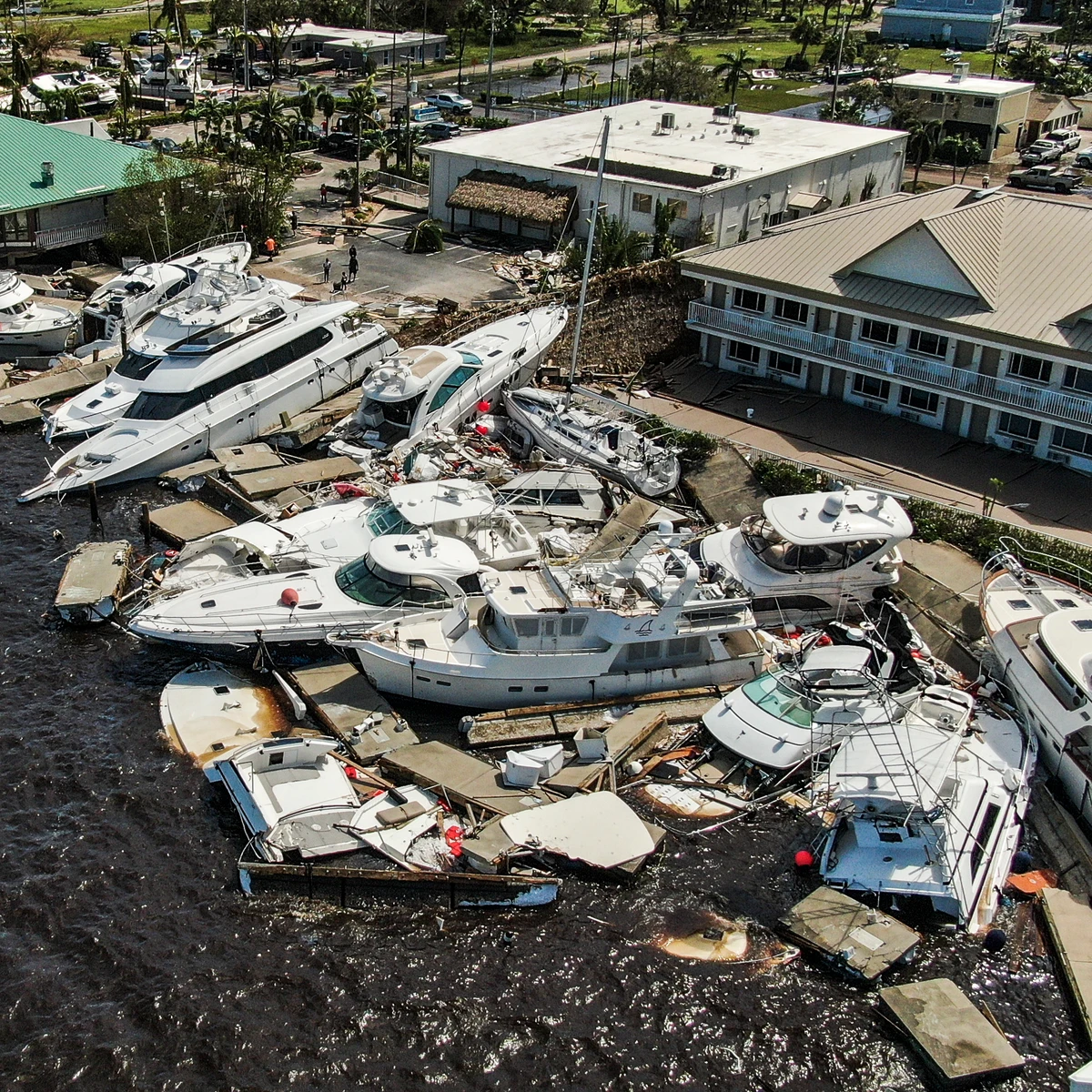 Al menos 21 personas han muerto tras el paso del huracán Ian por Florida, que se dirige a las Carolinas Al menos 21 personas han muerto tras el paso del huracán Ian por Florida, que se dirige a las Carolinas