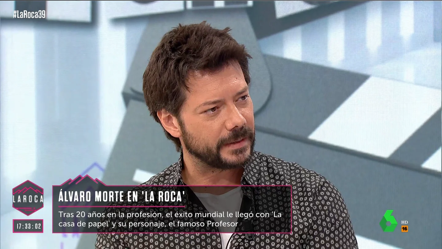 Álvaro Morte cuenta que es "muy bonito y chulo" cuando al llegar a rodajes extranjeros ya le reconocen: "Me miran y me dicen 'ey, eres español qué guay todo lo que estáis haciendo por allí'" Álvaro Morte cuenta que es "muy bonito y chulo" cuando al llegar a rodajes extranjeros ya le reconocen: "Me miran y me dicen 'ey, eres español qué guay todo lo que estáis haciendo por allí'"