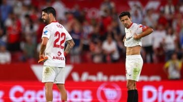 Isco y Jesús Navas tras caer ante el Atlético