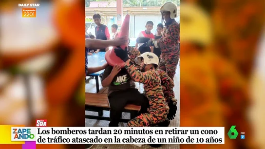 Un niño de diez años se pone un cono en la cabeza y tienen que acudir los bomberos a retirárselo Un niño de diez años se pone un cono en la cabeza y tienen que acudir los bomberos a retirárselo