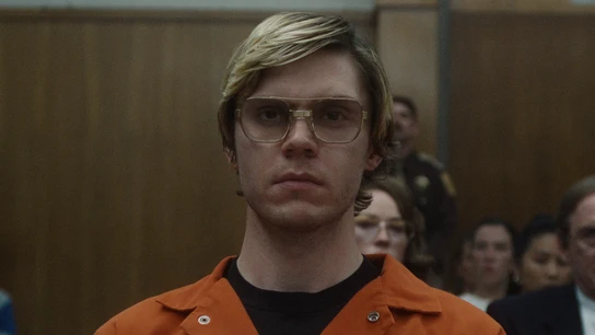 Evan Peters interpreta a Jeffrey Dahmer. Evan Peters interpreta a Jeffrey Dahmer.