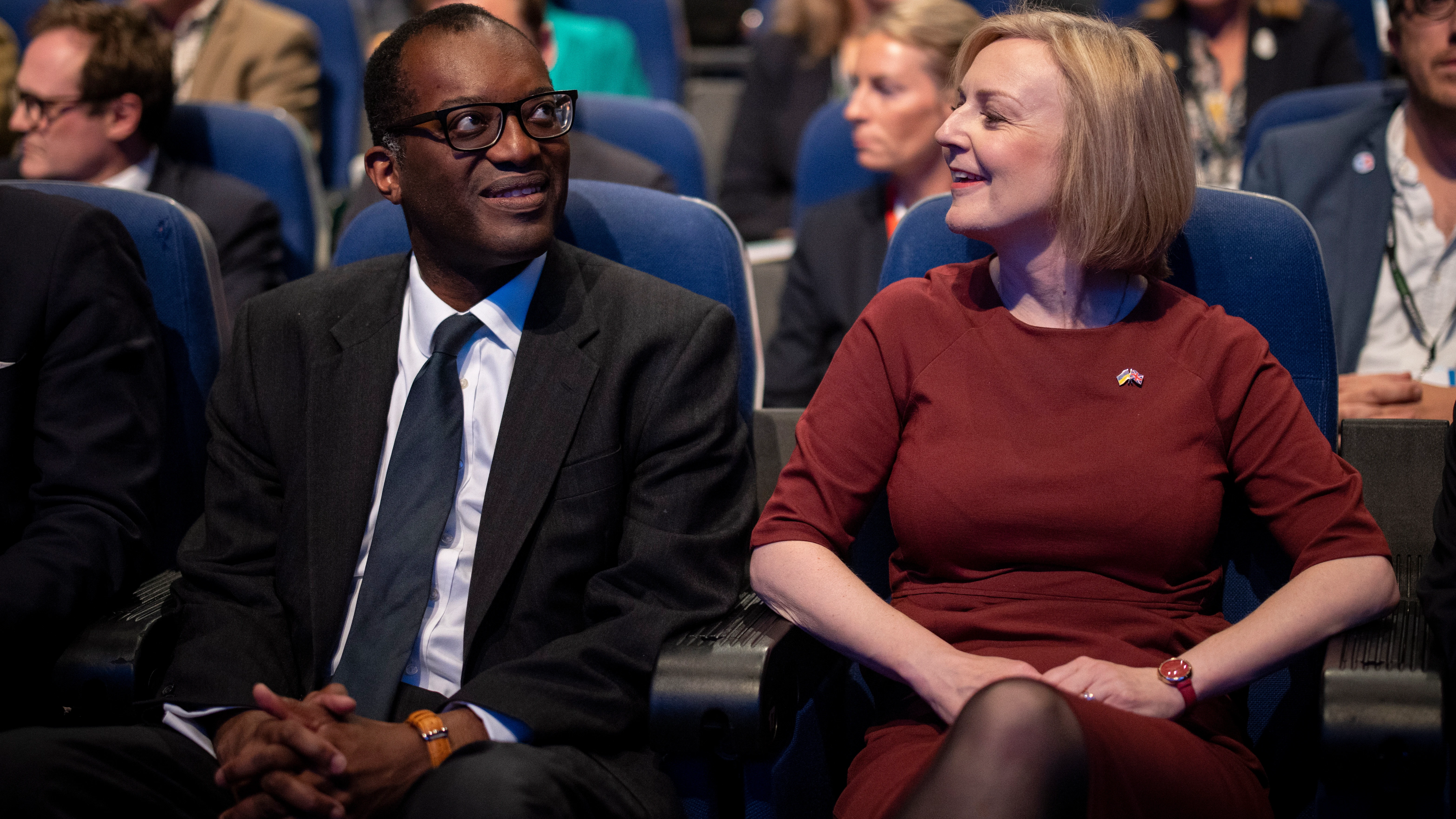 La primera ministra británica, Liz Truss, junto al ministro de Economía, Kwasi Kwarteng.