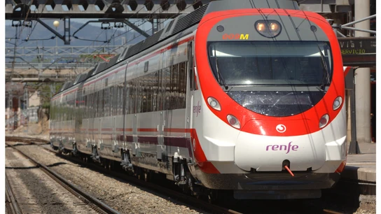 Fotografía de archivo de un tren de Renfe Cercanías. El Gobierno anuncia que en 2023 mantendrá la gratuidad de los abonos de Renfe de Cercanías, Rodalies y Media Distancia
