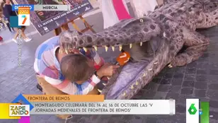 Así mete el reportero Paco García la cabeza en la boca de un cocodrilo