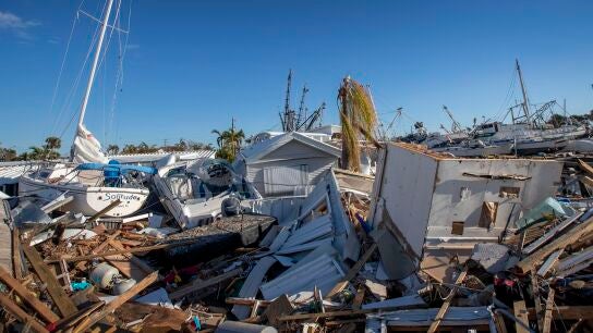 Salva a su madre en silla de ruedas y con el agua hasta el pecho por Ian