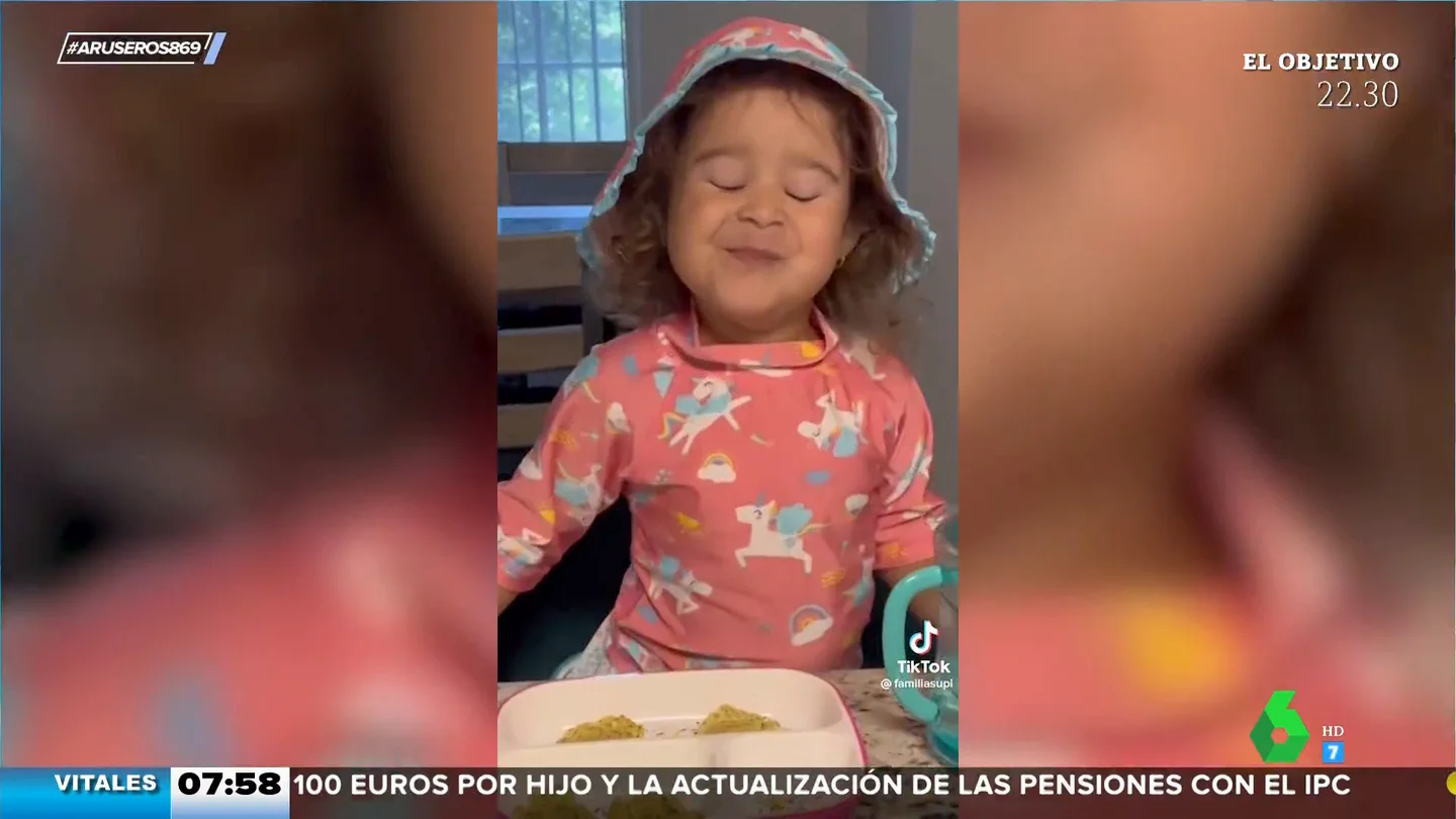 "Papi, graba": así es el divertido vídeo de esta niña que imita los pasos de baile de su padre "Papi, graba": así es el divertido vídeo de esta niña que imita los pasos de baile de su padre
