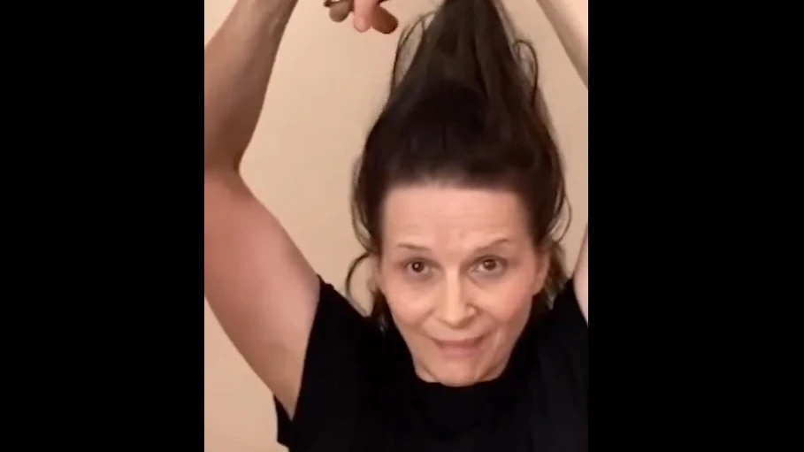 Juliette Binoche, Marion Cotillard... Artistas francesas se cortan el pelo en apoyo a las mujeres iraníes
