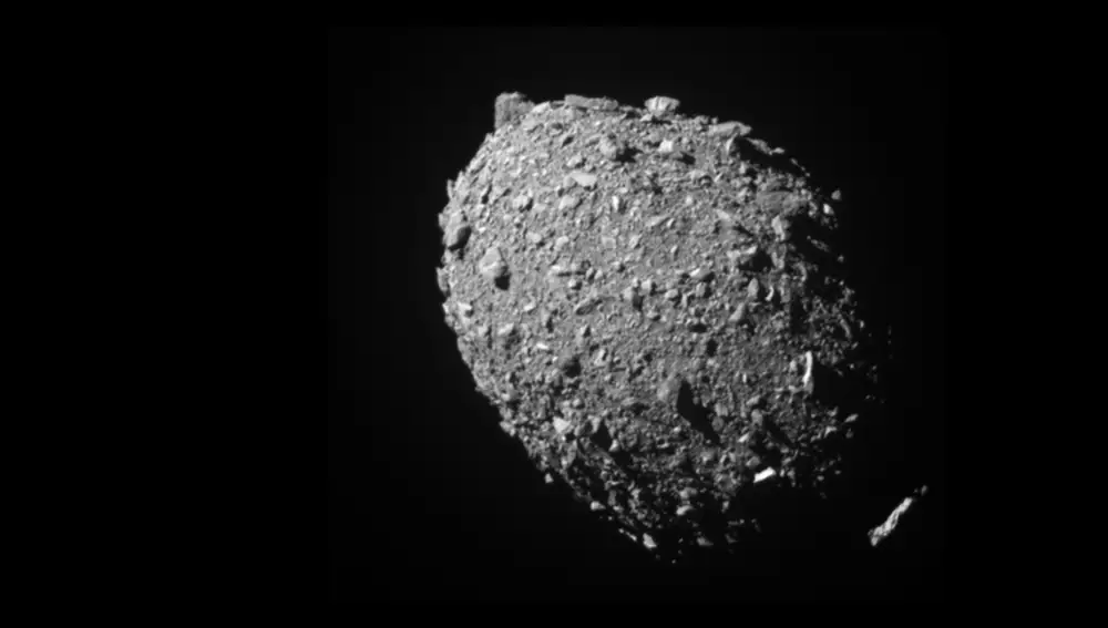 Imagen real del asteroide Dimorphos contra el que ha impactado la sonda DART Imagen real del asteroide Dimorphos contra el que ha impactado la sonda DART